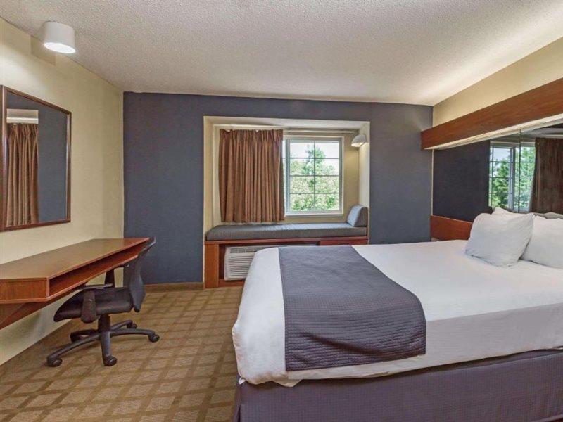 Microtel Inn & Suites By Wyndham Hillsborough Exterior foto
